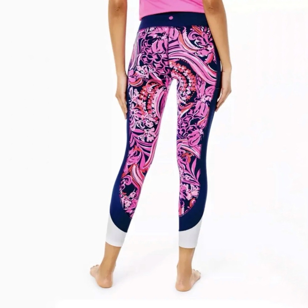 Lilly Pulitzer Weekender Mid-Rise Midi Legging Navy Flirty Fins & Feathers S NWT - Picture 3 of 16